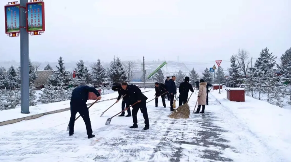 文明创建我先行——必一·运动(B-Sports)组织员工开展积雪清扫活动(图2)