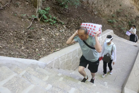 助力文旅市场 展示产投风采——必一·运动(B-Sports)组织开展员工登山比赛活动(图6)